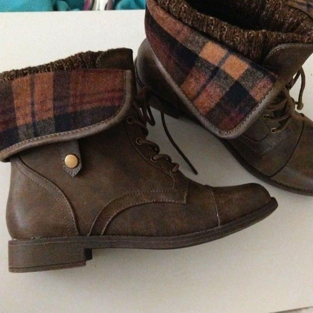 (new)JustFAB 6.5 Fold Over snap shaft Booties - lace-up closure-(defect)
